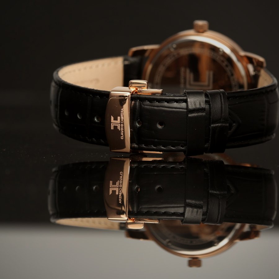 Rose-gold deployant clasp engraved with Claudio Cabrera